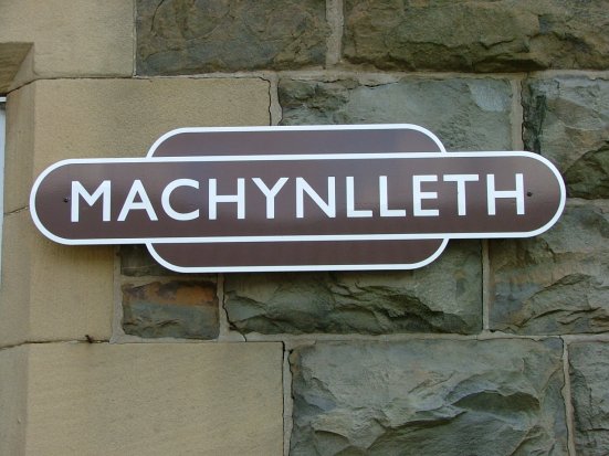 An old style BR Totem at Machynlleth